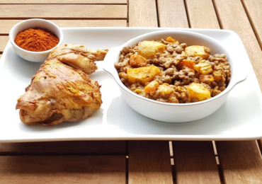Poulet aux épices fumées accompagné de lentilles